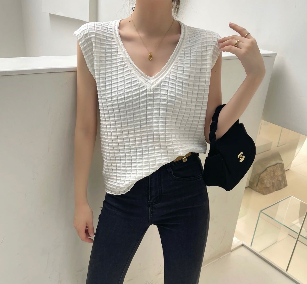 Embossed Waffle Pattern V-neck Oversize Knitted Top