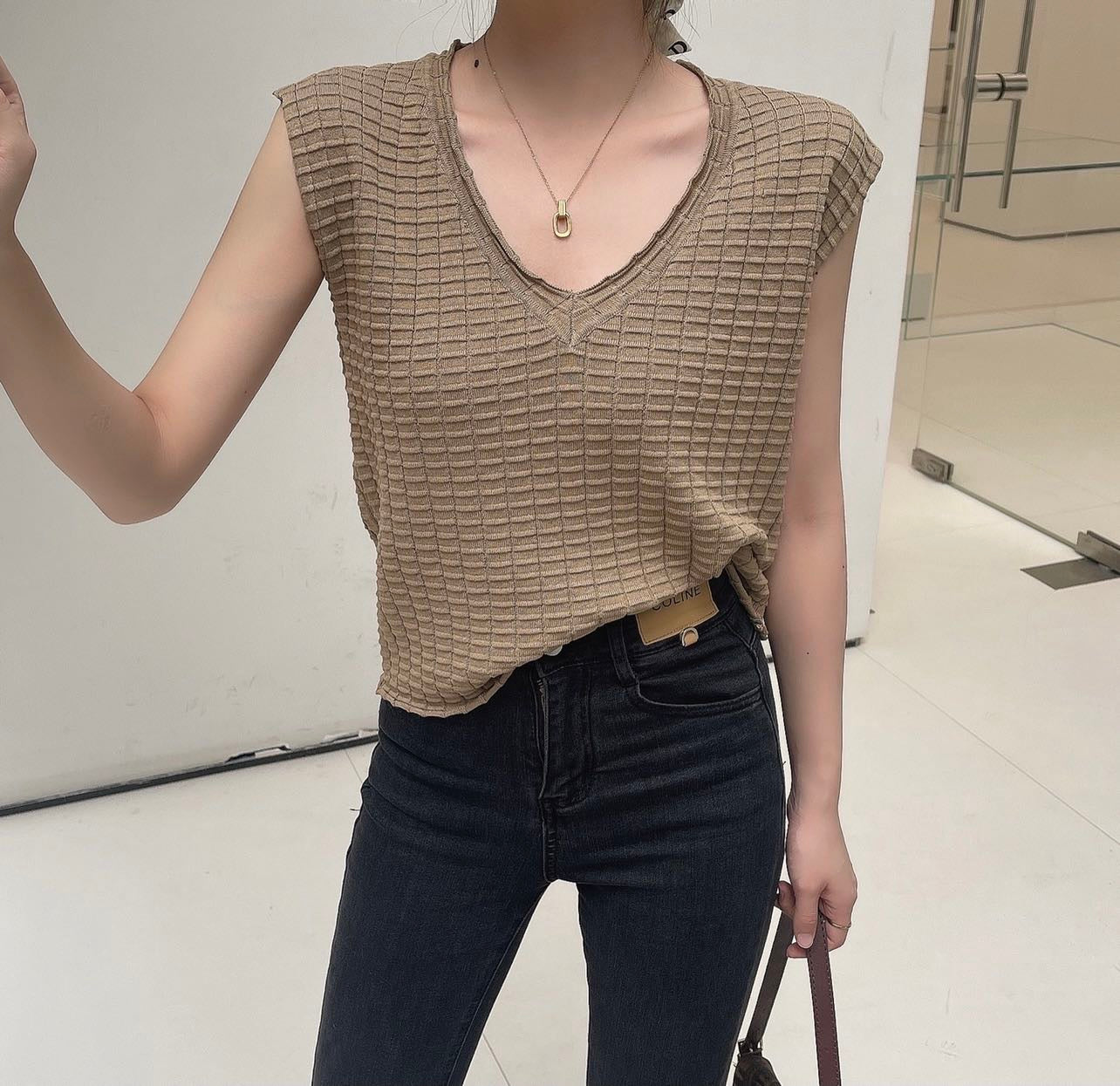 Embossed Waffle Pattern V-neck Oversize Knitted Top