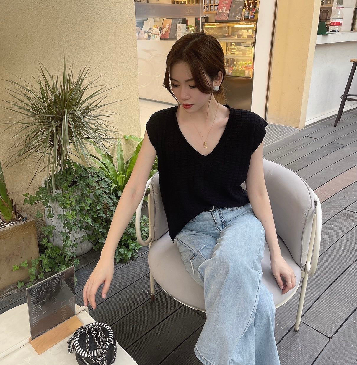 Embossed Waffle Pattern V-neck Oversize Knitted Top