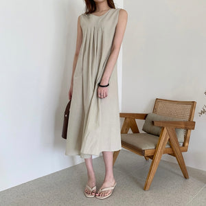 Simple Sleeveless Retro Dress with Pleated Detail
