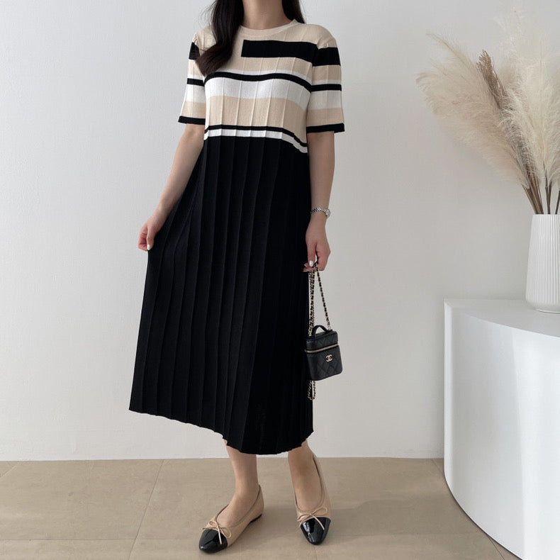 Color Contrast Wide Pleated Knitted Oversize Dress