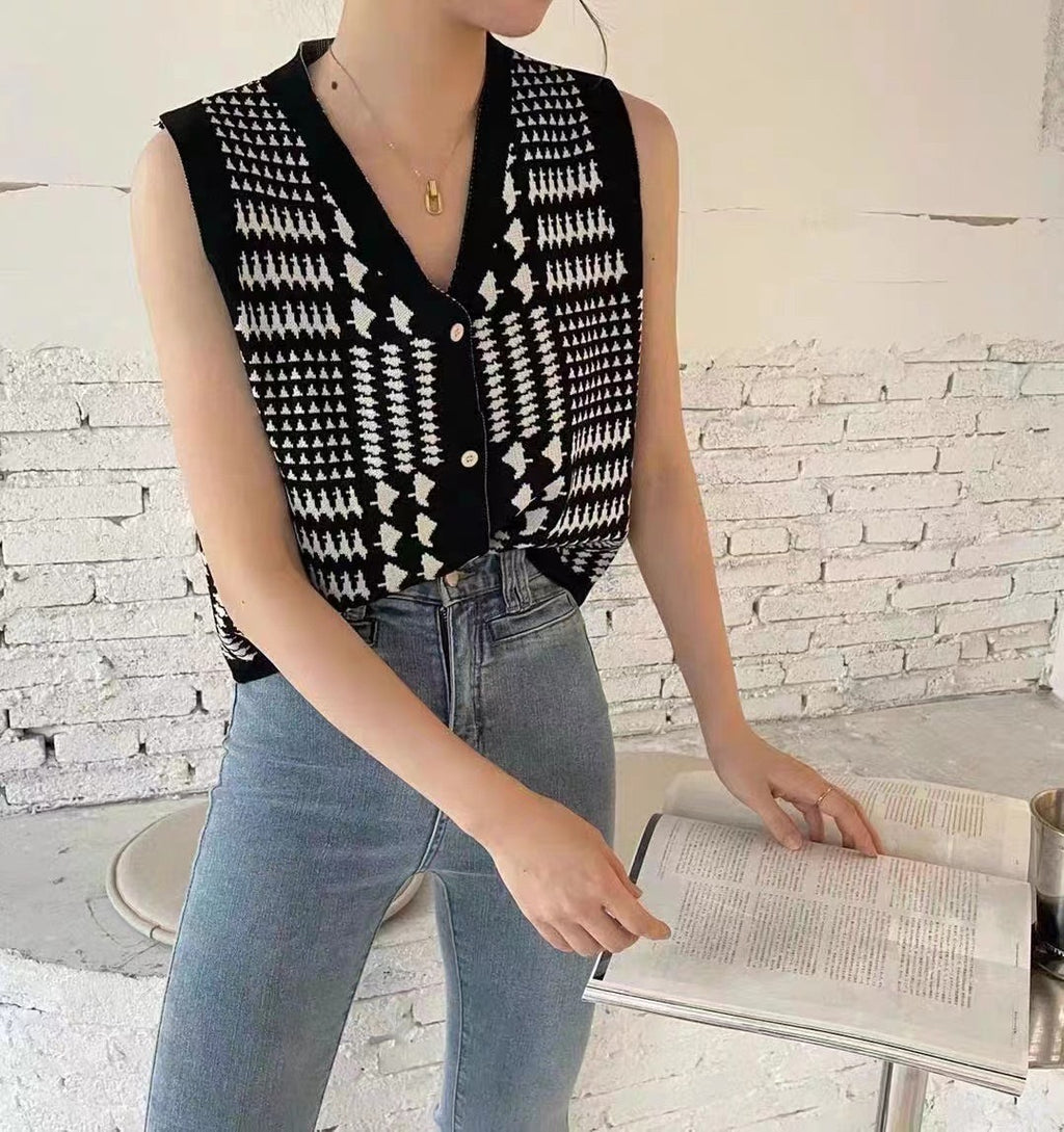 V-neck Button Down Graphic Pattern Oversize Knitted Top