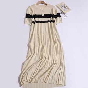 Pleated Zipper-up Neckline Two Tone Oversize Knitted Dress